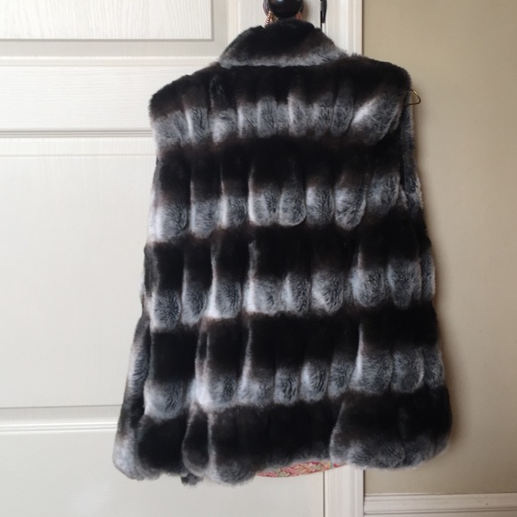 Jennifer Lopez Ombré faux fur vest. (Small) - Picture 1 of 3
